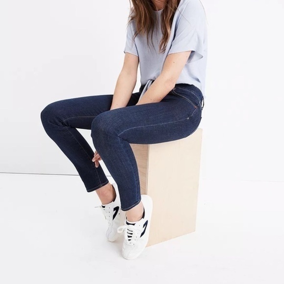 Madewell • 8" Skinny Jeans in Quincy Wash - Picture 3 of 9